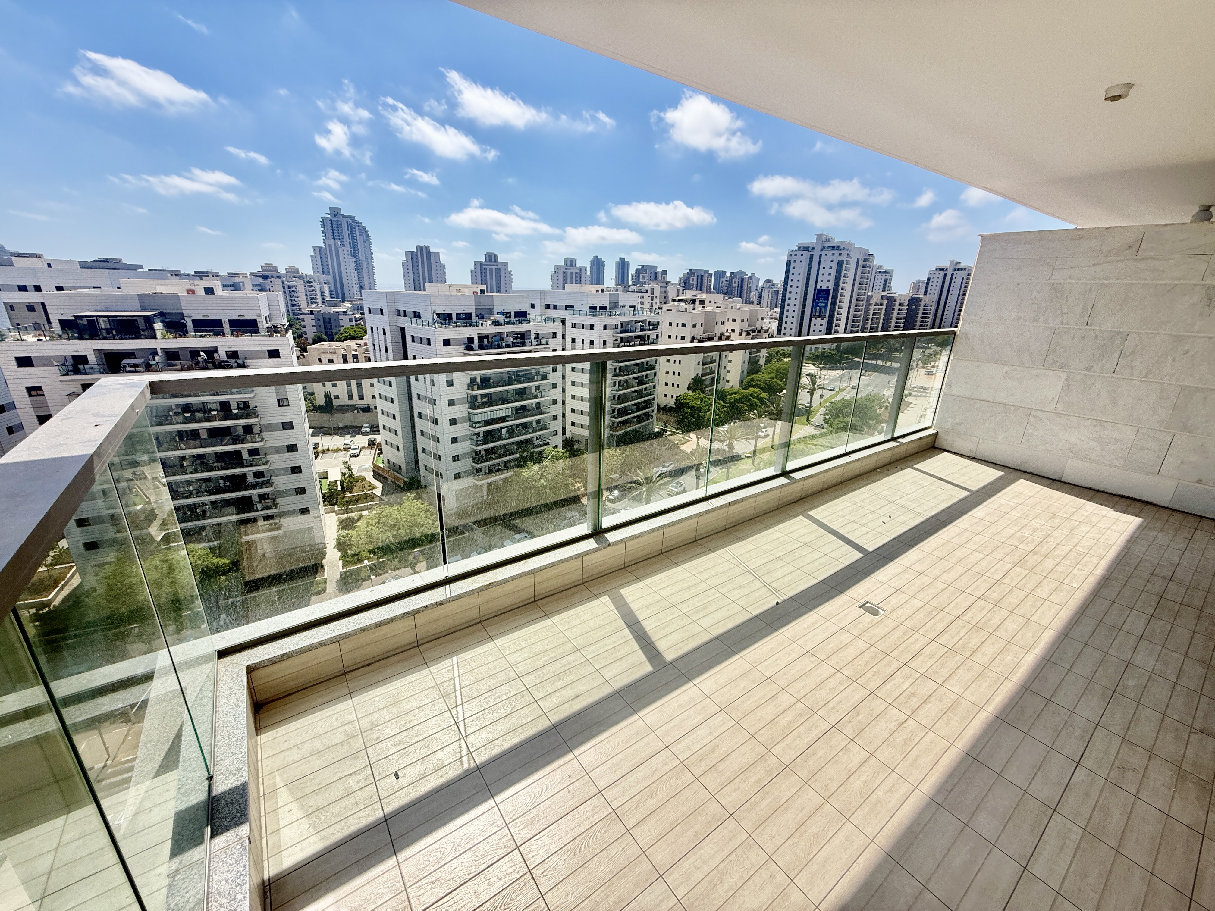 Agam 3 - Immeuble Neuf - 4 Pièces à louer — Agamim, Netanya