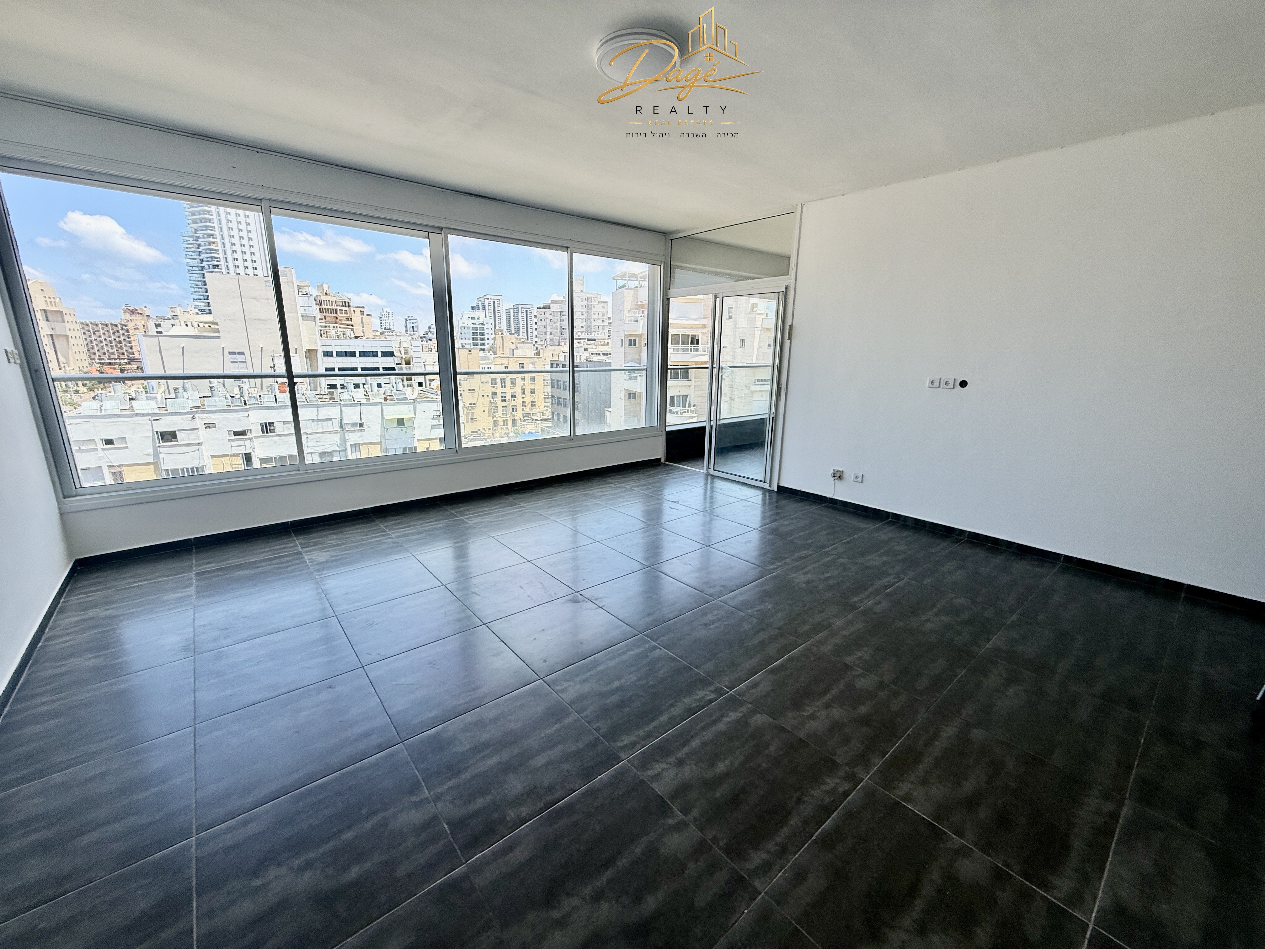 4 Pièces avec balcon intérieur  — Proche plage & kikar — Netanya