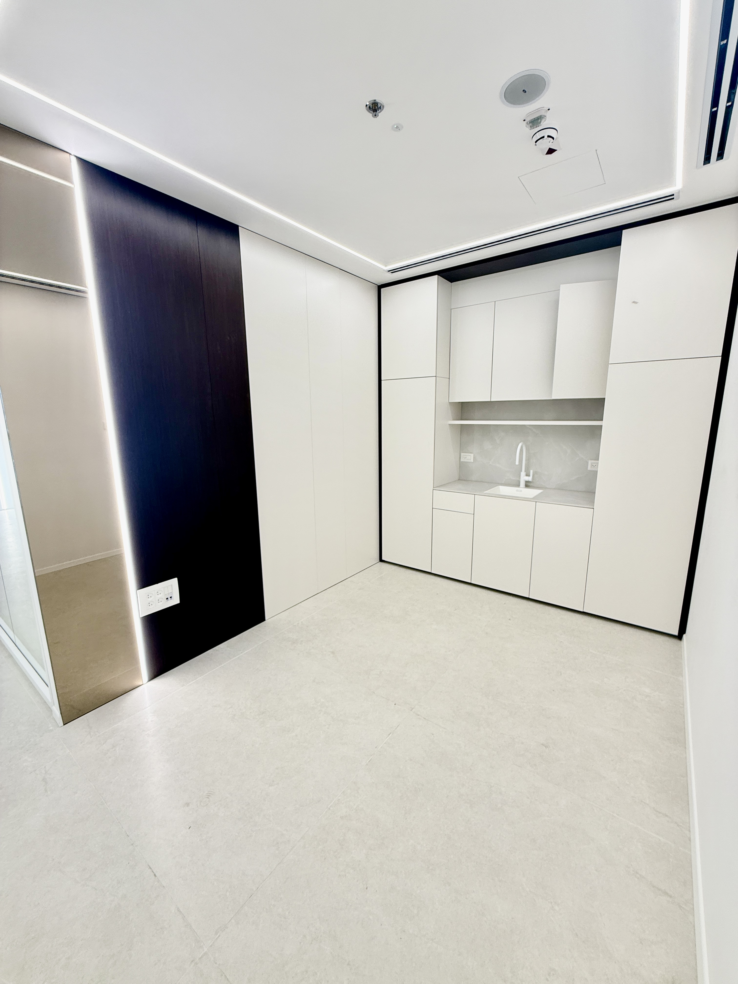 145m2 de bureau repartie en 6 pièces - Immeuble  Haut StandingYaalom  — Location Netanya