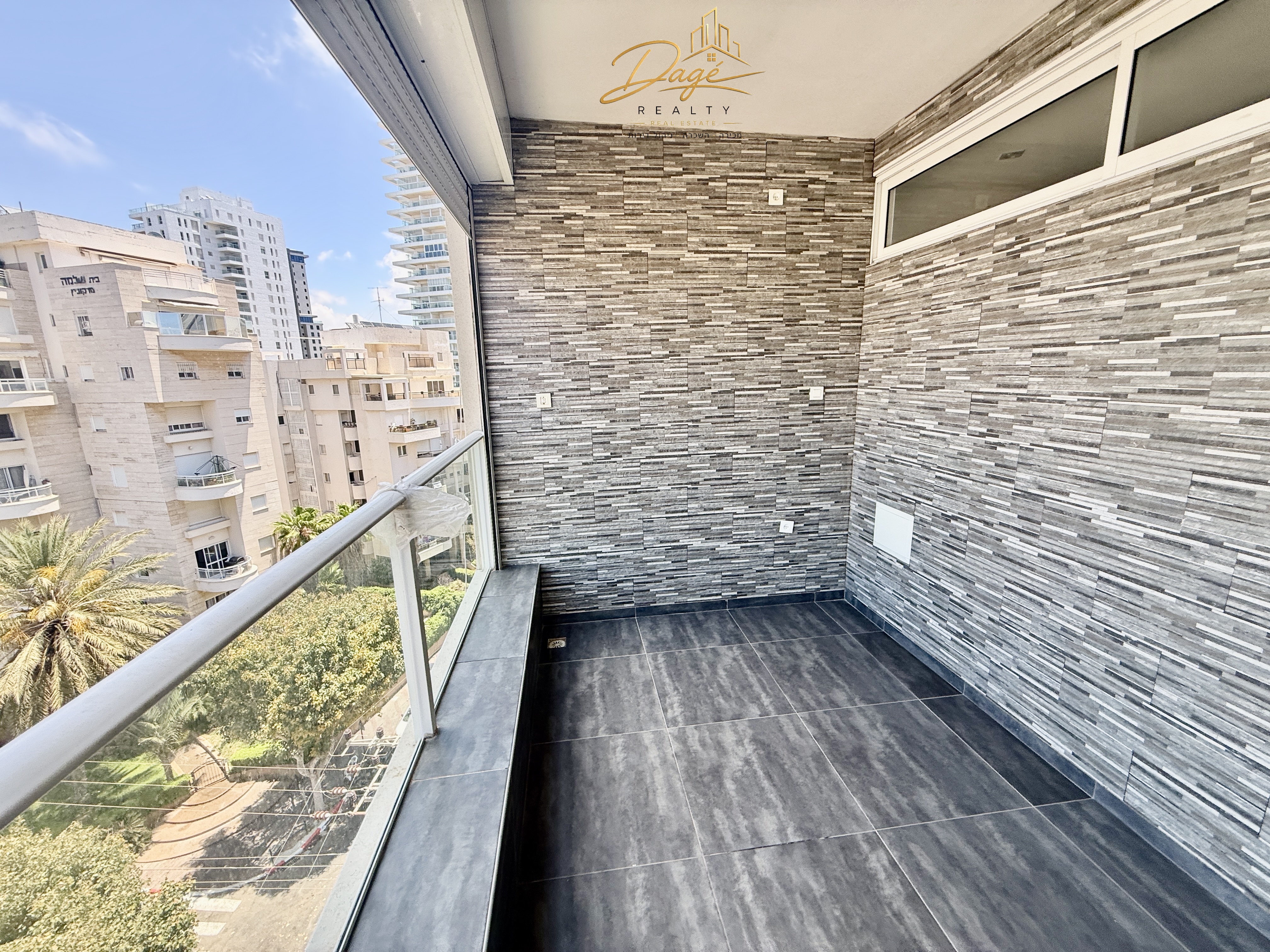 4 Pièces avec balcon intérieur  — Proche plage & Kikar — photo 3