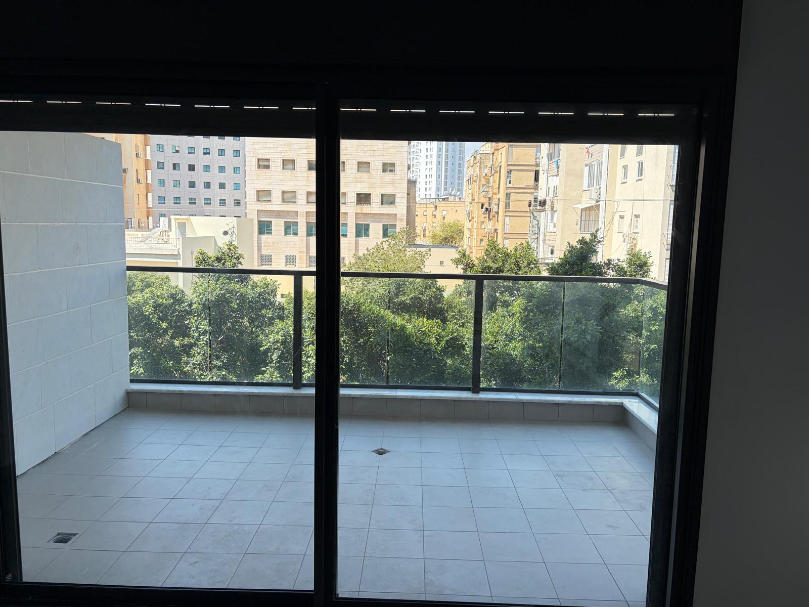 4 Pièces avec balcon en plein centre ville  — Location Netanya