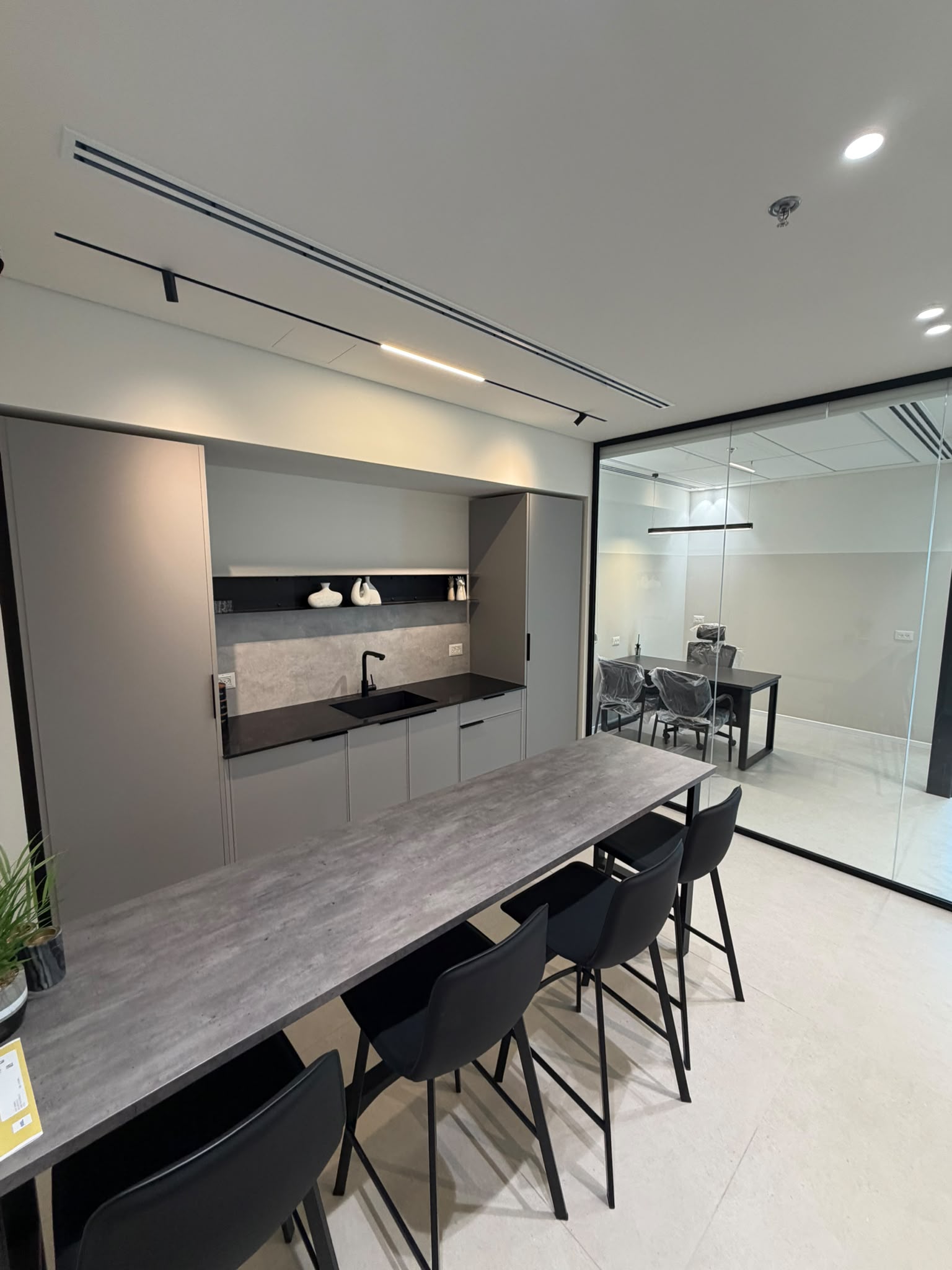 Agam 3 - Magnifique bureau neuf entièrement aménagée — Location Netanya