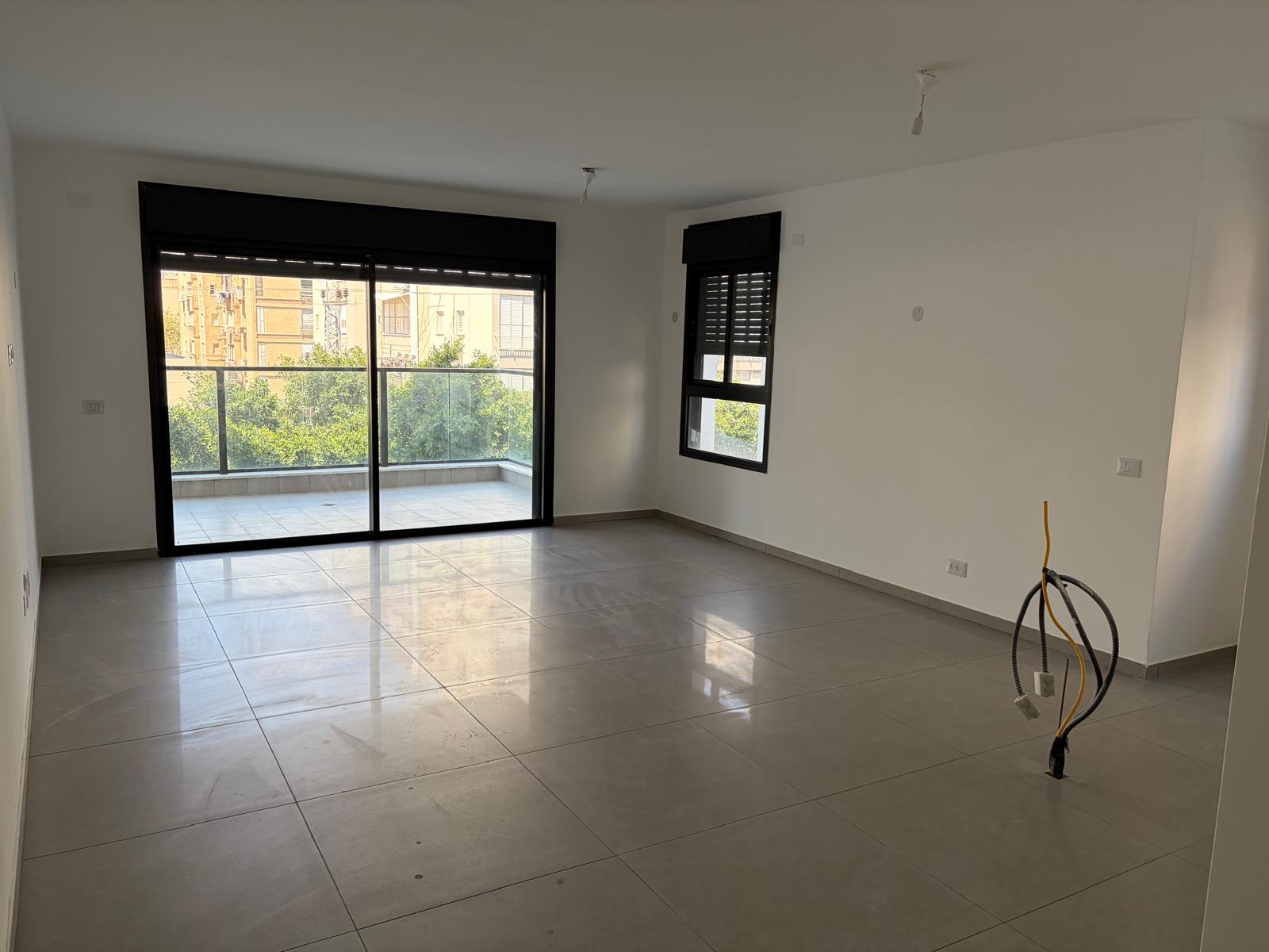 4 Pièces avec balcon en plein centre ville  — photo 3