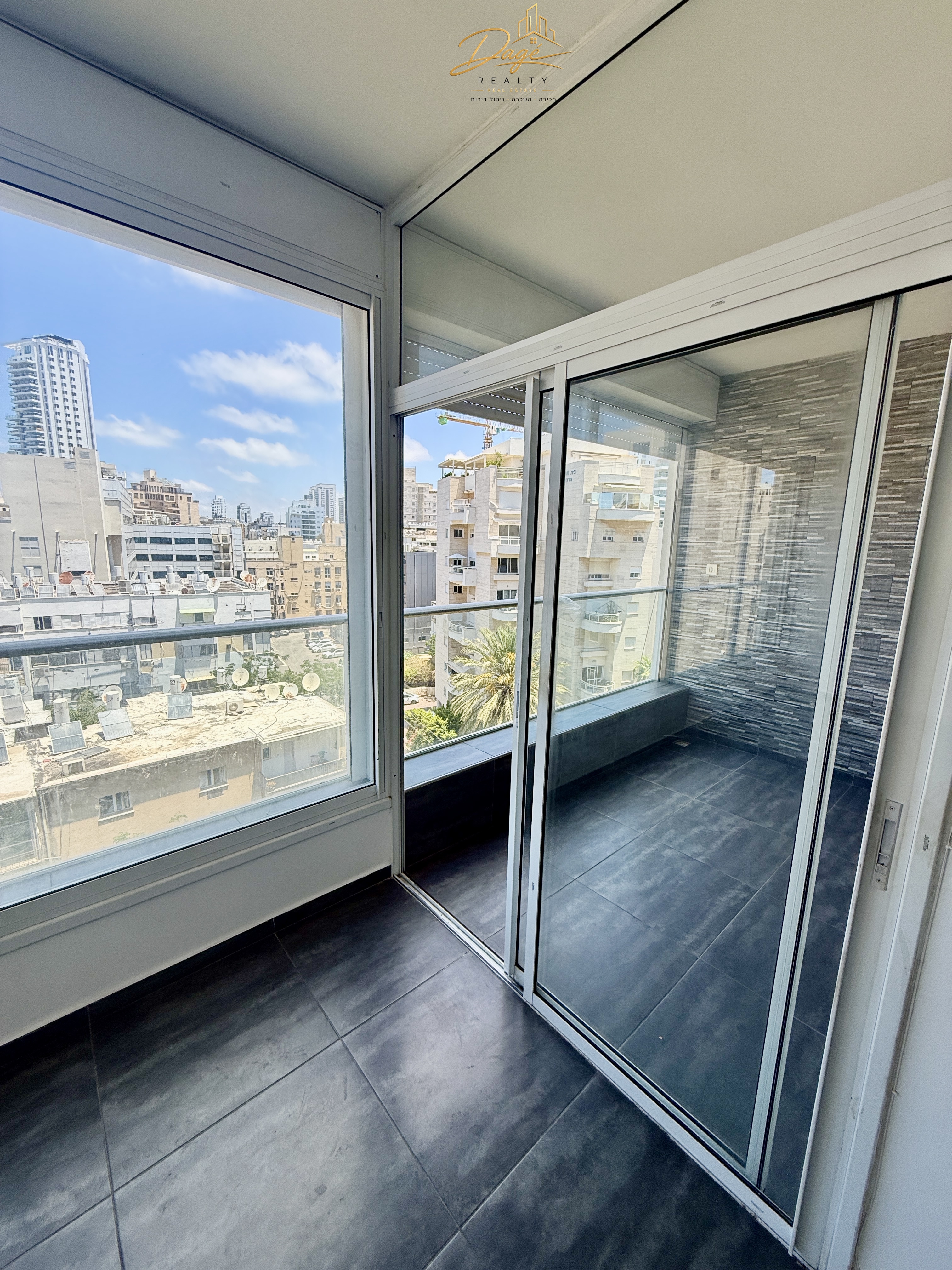 4 Pièces avec balcon intérieur  — Proche plage & Kikar — photo 4