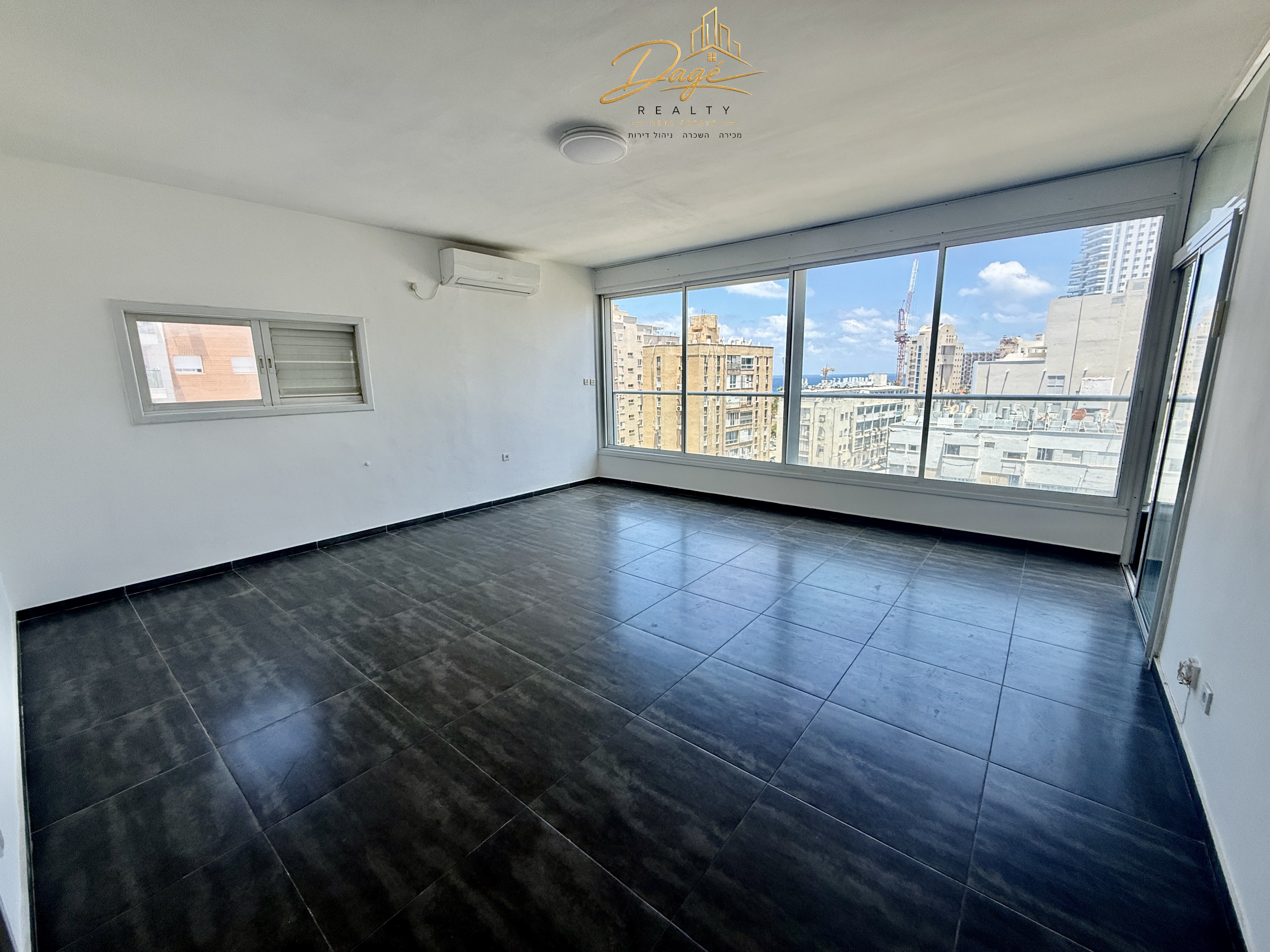 4 Pièces avec balcon intérieur  — Proche plage & Kikar — photo 2