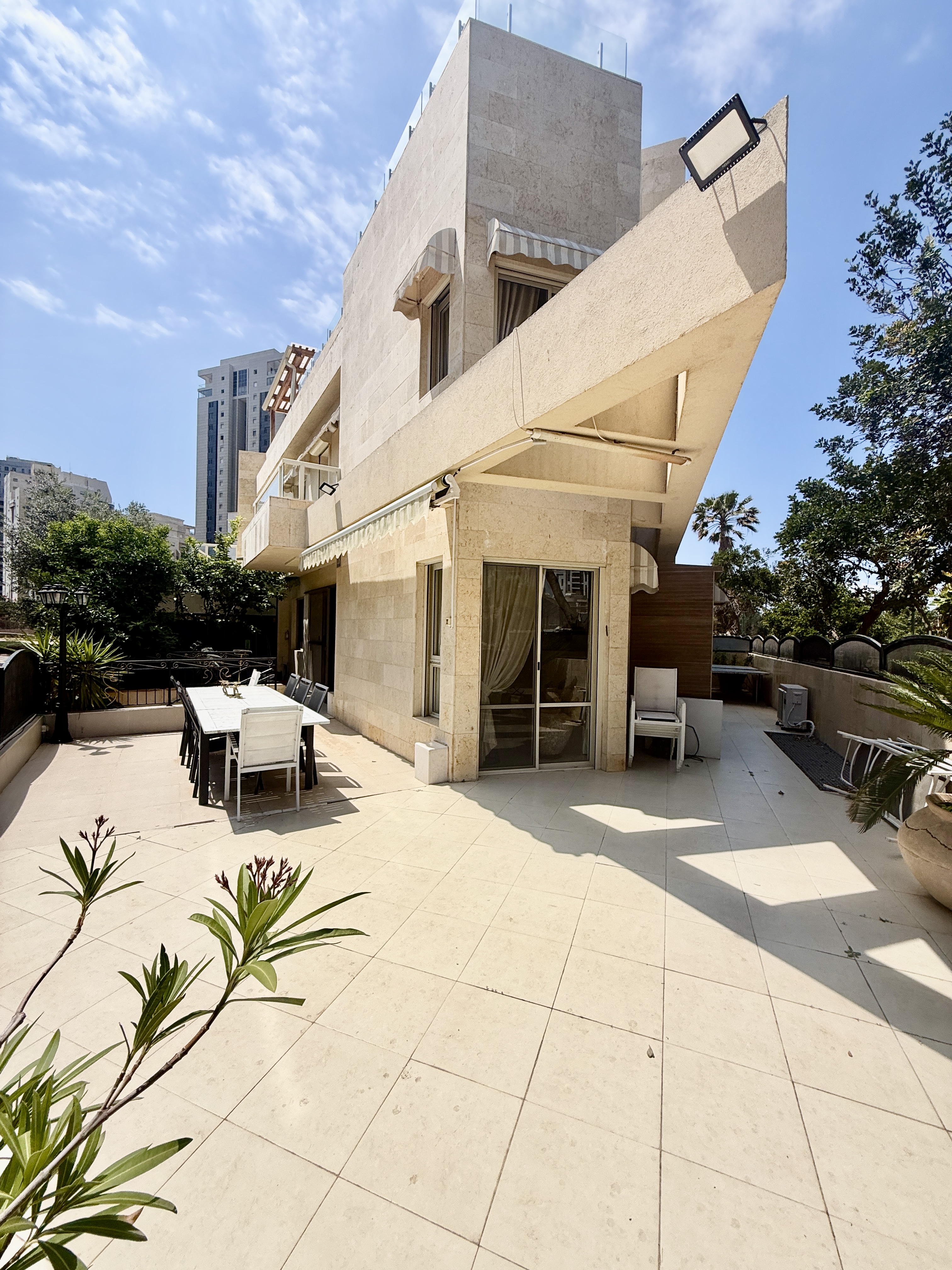 Proche mer - Cottage à vendre avec indépendance — Netanya