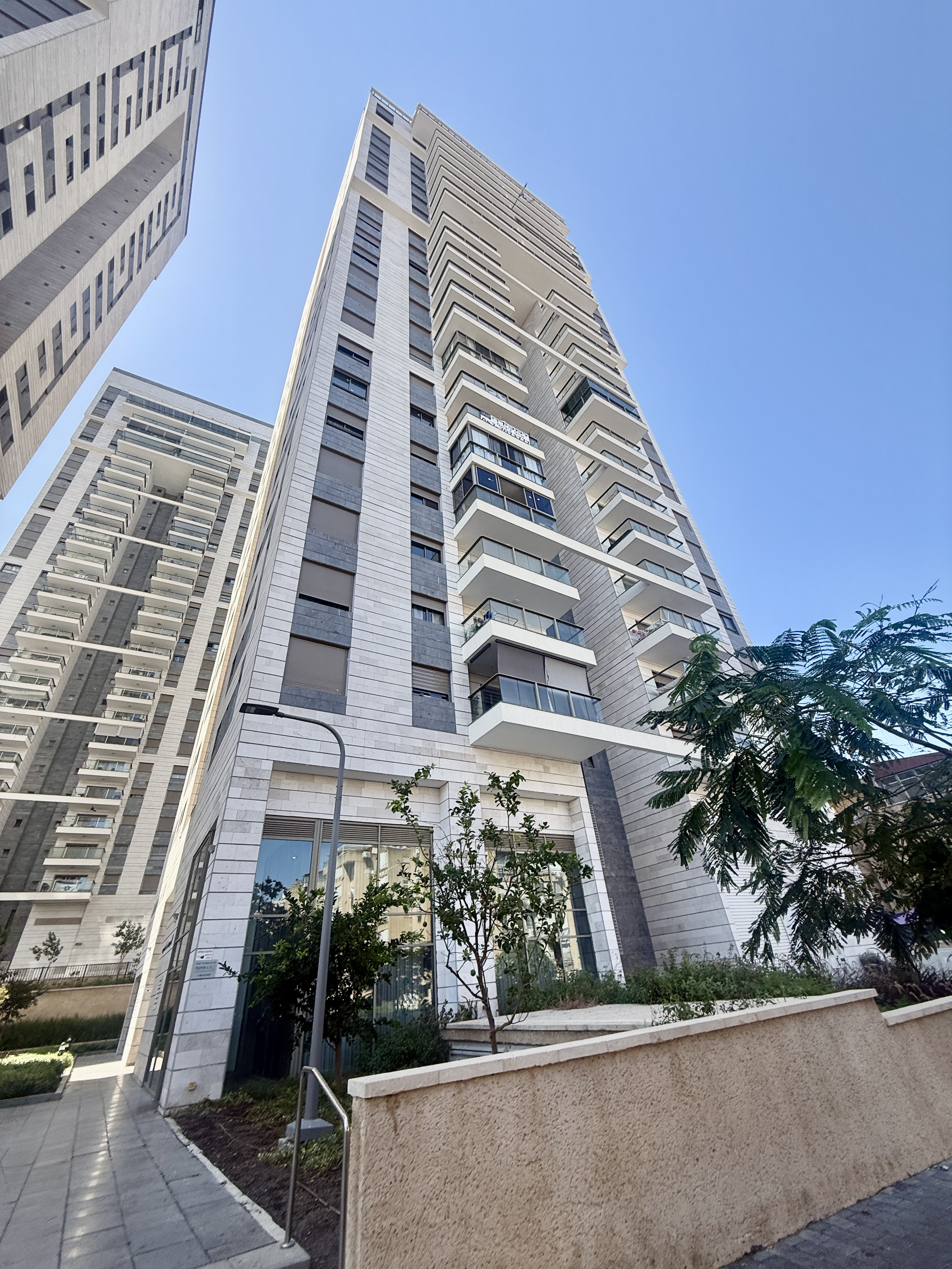 Immeuble Neuf - 4 Pièces avec balcon — Location, Centre Ville, Netanya