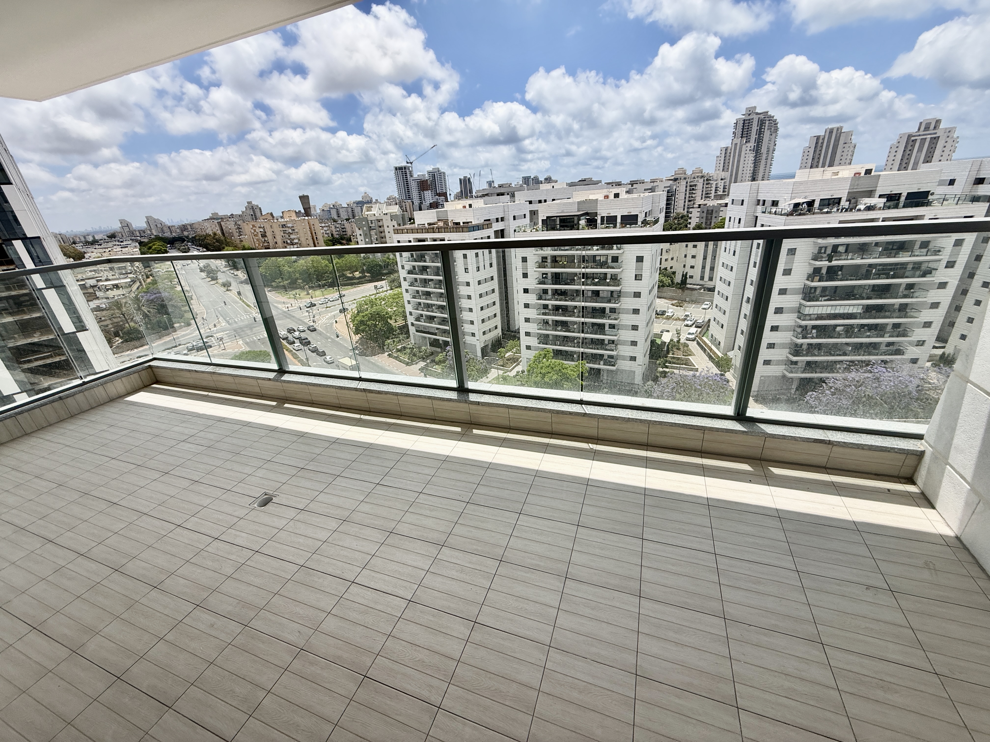 Agam 3 - Immeuble Neuf - 4 Pièces à louer — Netanya